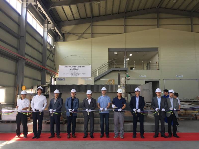 Ceremonia de corte de aluminio en el astillero GHI en Corea del Sur para el Proyecto Phoenix de Alex Thiriat.