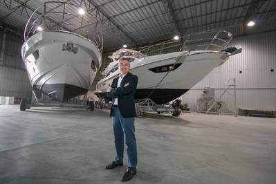 Davide Breviglieri ، المدير التنفيذي لـ Azimut Yachts do Brasil في حوض سفن Azimut بولاية Santa Catarina. الصورة: Azimut يخوت