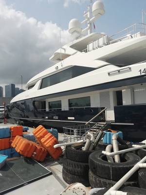 Forwin nebenan in Hongkong, wo die Sperry Marine-Servicetechniker die Funktionsstörung des Lenksystems diagnostizierten und reparierten. Mit freundlicher Genehmigung von Sperry Marine