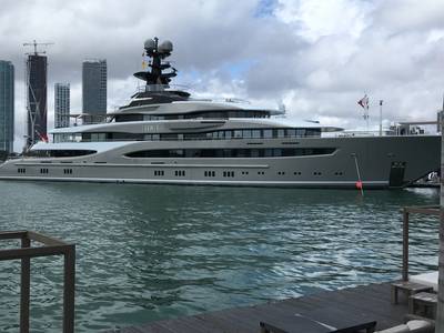M / Y Kismet von Lurssen ist die größte Superyacht der Miami Yacht Show. Foto von Lisa Overing.