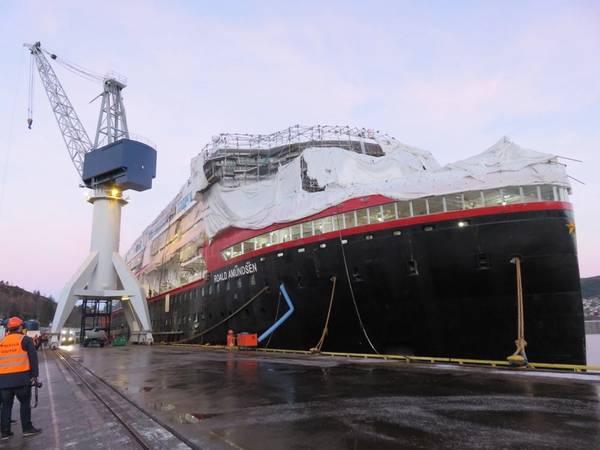 Hurtigruten的新型混合动力探险游轮中的第一艘MS Roald Amundsen正在挪威Ulsteinvik的Kleven Yard建造：预计将于2019年5月交付。（照片：Tom Mulligan）
