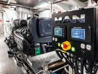 Thanks to its numerous interfaces, the iSea electrics case frees up space in the engine compartment and on the bridge. Copyright MAN Truck & Bus SE