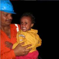 Crew members of the Synergy Managed bulker “Jupiter Bay” help two infants to safety who were among 322 people rescued from small overcrowded boats early on Saturday morning. Part of the humanitarian operation that the Italian Navy reports has seen the rescue of some 5200 people trying to cross from North African to Europe since Thursday June 5th. All 322 individuals were disembarked safely at the Italian Port of Pozzallo, Sicily on Saturday evening (7th). 