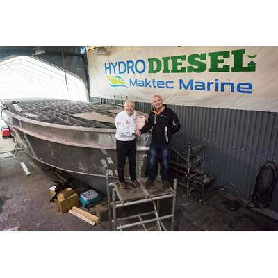 Hydro Diesel's Alan Priddy with Maktec Marine's Mark Cornforth with Excalibur boat under construction (Photo: Maktec Marine)