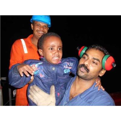 Crew members of the Synergy Managed bulker “Jupiter Bay” help two infants to safety who were among 322 people rescued from small overcrowded boats early on Saturday morning. Part of the humanitarian operation that the Italian Navy reports has seen the rescue of some 5200 people trying to cross from North African to Europe since Thursday June 5th. All 322 individuals were disembarked safely at the Italian Port of Pozzallo, Sicily on Saturday evening (7th). 